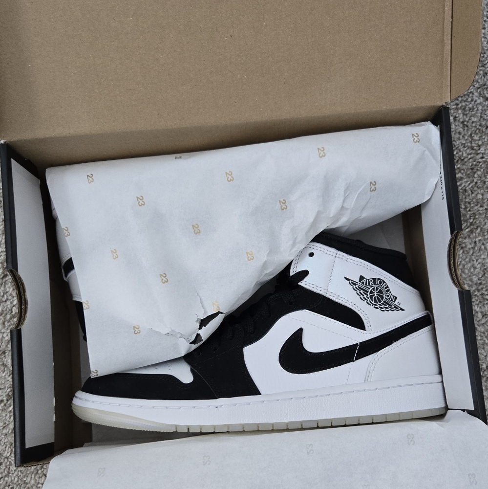 Jordan 1 MID - Picture 9 of 10